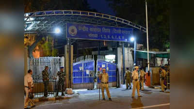 बायोमेट्रिक्स और फोटोग्राफ में गड़बड़ी... दिल्ली तिहाड़ जेल के 50 कर्मचारी एकसाथ बर्खास्त