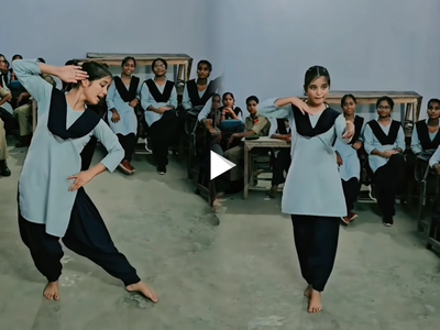 Viral Dance Video: ক্লাসরুমে মেরে ঢোলনা গানে দারুণ নাচ! ভাইরাল ভিডিয়ো মন কাড়ল নেটপাড়ার