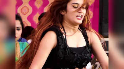 Haryanvi Dance: महेंद्रगढ़ की रागिनी में र‍िंग रिंग रिंगा पर कोमल रंगीली ने किया ऐसा बवाल डांस, बेकाबू हो गई भीड़