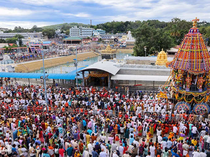 திருமலைக்கு வரும் பக்தர்கள்