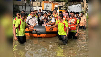 Chennai Floods: இது உங்களுக்கு தேவையா?: சூப்பர் ஸ்டாரை ஊரை விட்டு போகச் சொல்லும் ரசிகர்கள்