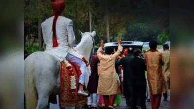 दलित की शादी में रोक दी बारात, पिस्टल तानकर दी दुल्हन के भाई को धमकी, वीडियो वायरल