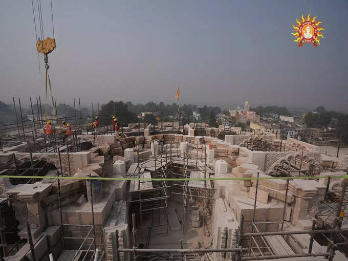 ராமர் கோயில் கட்டிடம் மட்டும் 57,400 சதுர அடியில் அமைக்கப்பட்டுள்ளது. 161 அடி உயரமும், 360 அடி நீளமும், 235 அடி அகலமும் கொண்டது.