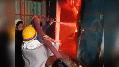 Kanpur Fire: धागा फैक्टरी में लगी भीषण आग, धूं-धूं कर जल गया लाखों का कपड़ा