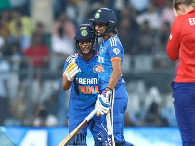 भारताचा तिसऱ्या टी-२० मध्ये इंग्लंडवर ५ विकेटने विजय, श्रेयांका पाटील आणि सायका इशाकची घातक गोलंदाजी