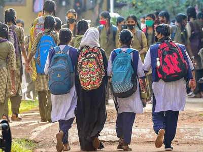 ಕಲಿಕೆಗೆ ತೊಡಕಾದ ಬಸ್ ಕೊರತೆ ; ತೂಗುಯ್ಯಾಲೆಯಲ್ಲಿ ಹಾಡಿ ವಿದ್ಯಾರ್ಥಿಗಳ ಶಿಕ್ಷಣ ಕಲಿಕೆಗೆ ತೊಡಕಾದ ಬಸ್ ಕೊರತೆ ; ತೂಗುಯ್ಯಾಲೆಯಲ್ಲಿ ಹಾಡಿ ವಿದ್ಯಾರ್ಥಿಗಳ ಶಿಕ್ಷಣ