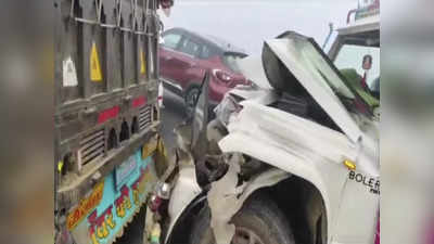 कोहरे का कहर: दिल्ली–मुंबई एक्सप्रेसवे पर एक के बाद एक कई गाड़ियां टकराई, डीसी की पत्नी सहित 7 घायल