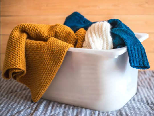 स्वेटर धोते समय भूल से भी ना करें ये 3 गलतियां, ऊनी कपड़ों की बदल जाएगी सूरत; तीसरी मिस्टेक है बहुत आम
