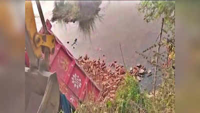 बिहारः नालंदा में दर्दनाक सड़क हादसा, अनियंत्रित ट्रैक्टर 15 फीट गड्ढे में गिरा, चालक समेत 3 की मौत