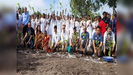 கோவையில் ஒரே இடத்தில் 10 ஆயிரம் மர கன்றுகள் நடும் விழா