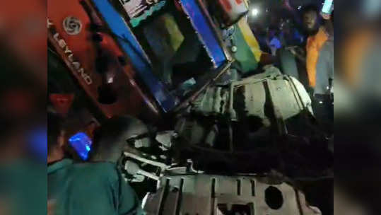 Ahmednagar Accident: नाशिक-पुणे महामार्गावर भीषण अपघात, ट्रक कारवर कोसळल्याने चौघांचा मृत्यू