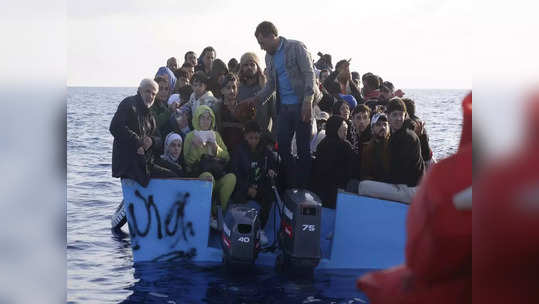 लिबियाच्या समुद्रकिनारी मोठी दुर्घटना; युरोपला जाणारी स्थलांतरितांची बोट उलटली, ६१ जणांचा मृत्यू