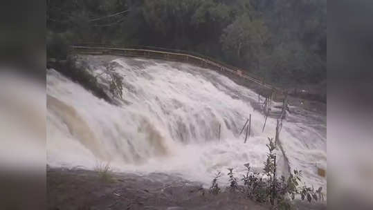 கும்பக்கரை அருவியில் வெள்ளப்பெருக்கு...  சுற்றுலா பயணிகள் குளிக்க தடை!