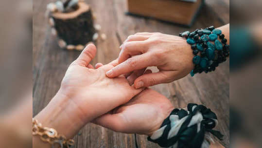 Palmistry: হাতের আঙুলে এই চিহ্ন আছে? আপনার ভাগ্যে রাজসুখ কেউ ঠেকাতে পারবে না