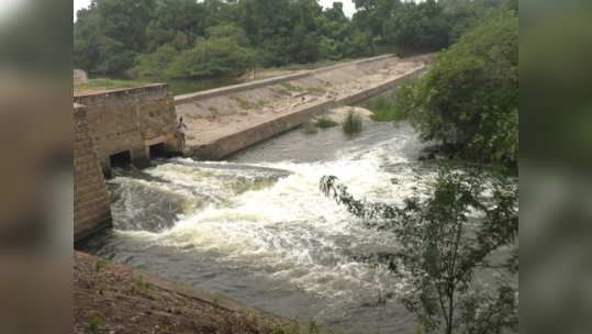 கரூர் நொய்யல் ஆற்றில் கலக்கப்படும் கழிவு நீர்; நடவடிக்கை எடுக்காத மாவட்ட நிர்வாகம்!