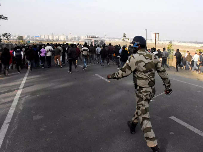 Police Lathicharge  Ranchi