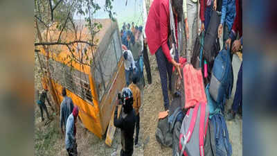 गोरखपुर में भीषण सड़क हादसा, ओवरटेकिंग के दौरान पलटी स्कूल बस... दो छात्रों की मौत, सीएम योगी ने लिया संज्ञान