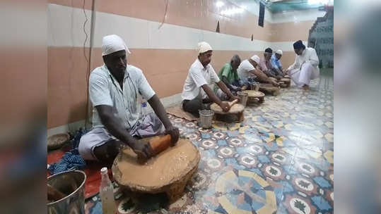 நாகூர் கந்துாரி விழா: நாளை சந்தன கூடு ஊர்வலம்...  சந்தனம் அரைக்கும் பணி தீவிரம்!