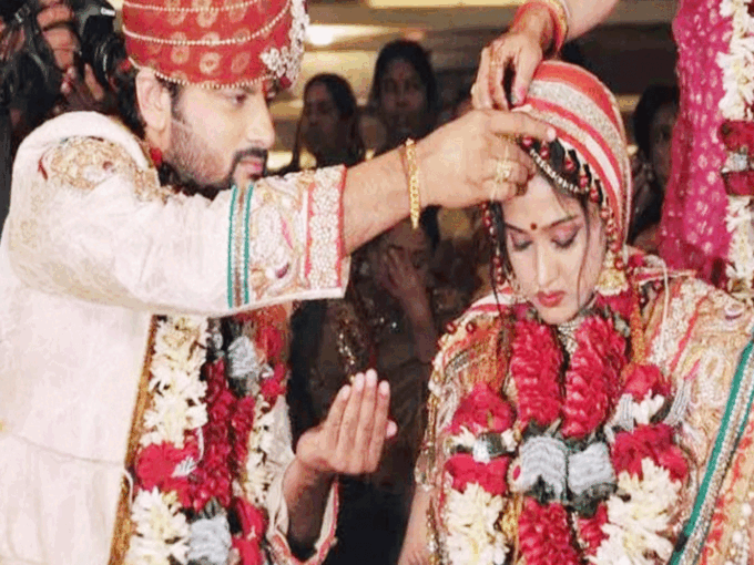 ​शादी के 2 साल बाद ही विवाद​