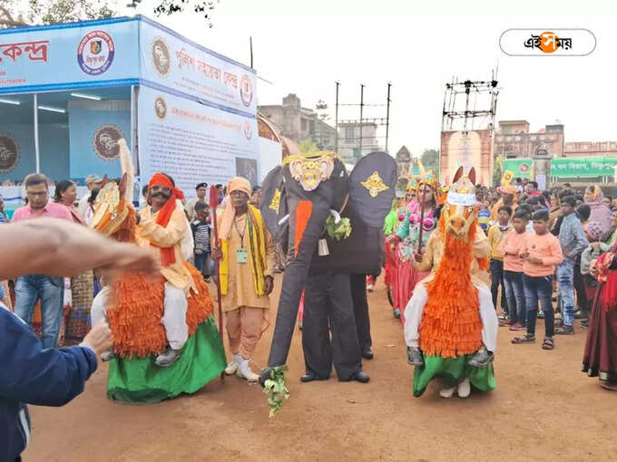 মেলায় নানা আকর্ষণ মেলায় নানা আকর্ষণ