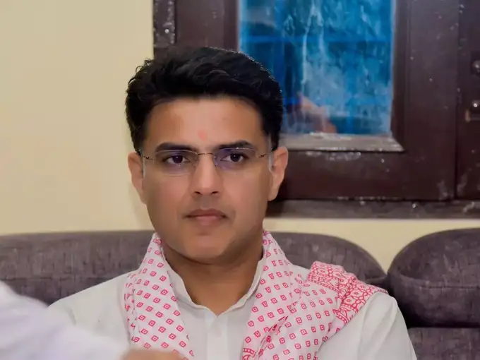 पायलट के आड़े आया एक व्यक्ति एक पद का फॉर्मूला