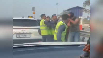 Haryana News: सोनीपत में टोल कर्मियों की गुंडागर्दी, कार सवार युवक को पीटा, बचाने आई महिला फिर भी पीटते रहे