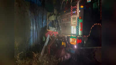 आजमगढ़ जिले में भीषण सड़क हादसा, ट्रक चालक मौके से फरार, तीन गंभीर रूप से घायल