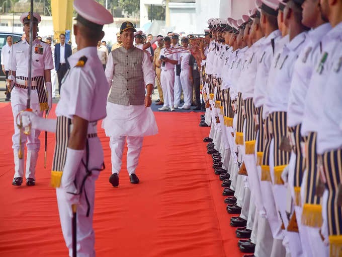 गार्ड ऑफ ऑनर का निरीक्षण