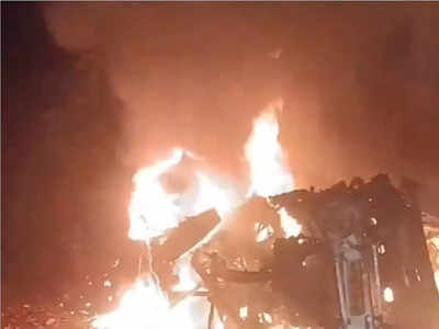 Guna Bus Accident : डम्परला धडकून बस पेटली, १३ प्रवाशांचा जळून कोळसा, मध्य प्रदेशात थरकाप उडवणारा अपघात