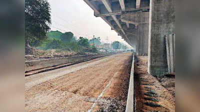 दिल्ली-मुंबई एक्सप्रेसवे लिंक रोड पर सर्विस लेन का निर्माण कार्य शुरू, एलिवेटेड रोड के नीचे बनने लगी सड़क