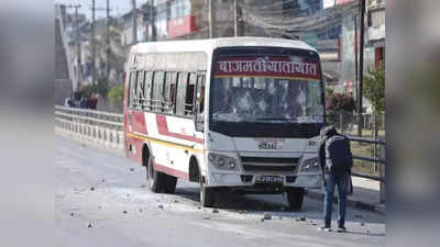 नेपाल में पुलिस और अभ्यर्थियों के बीच झड़प, दो युवकों की मौत, भड़के लोगों ने मंत्री की गाड़ी जलाई