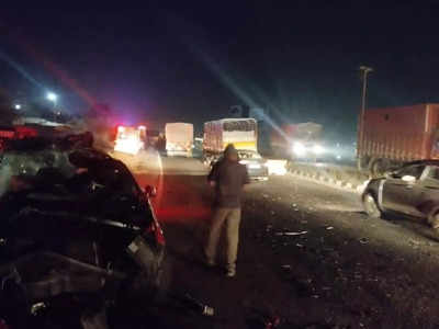 नववर्षाची सुरुवात भीषण अपघाताच्या घटनेनं, नाशिक मुंबई महामार्गावर मर्सिडीजची आयशरला धडक, तिघांचा मृत्यू
