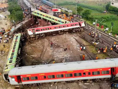Year Ender 2023: तीन गाड्यांचा अपघात, रेल्वे रुळावर विखुरलेले ट्रेनचे डब्बे अन् मृतदेहांचा खच, ओडिशा-बालासोर रेल्वे अपघात