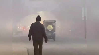 UP Weather News: शाहजहांपुर उत्तर प्रदेश का सबसे ठंडा शहर रहा, मंगलवार को छाया रहेगा घना कोहरा