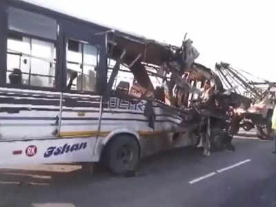 Big Accident: आसाममध्ये भाविकांच्या बसला ट्रकची धडक, १२ जणांचा मृत्यू, २५ जखमी