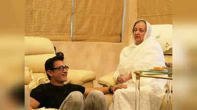 जमीन पर बैठे आमिर खान, सोफे पर सायरा बानो और दिलीप कुमार की यादें... 2024 की सबसे प्‍यारी तस्‍वीर