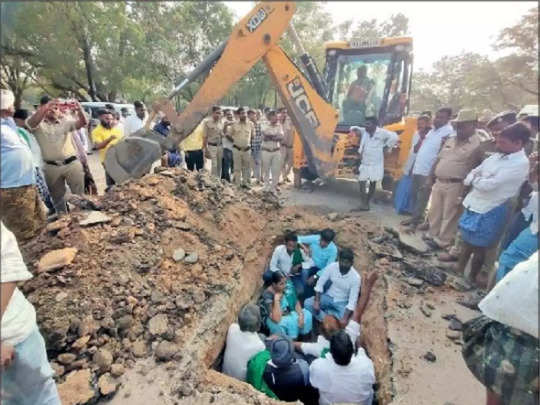 ನೀರು ಕೊಡಿ ಇಲ್ಲವೇ ಸಾಯಲು ಬಿಡಿ! ಯಾದಗಿರಿಯಲ್ಲಿ  ಜೀವಂತ ಸಮಾಧಿಗೆ ಯತ್ನ