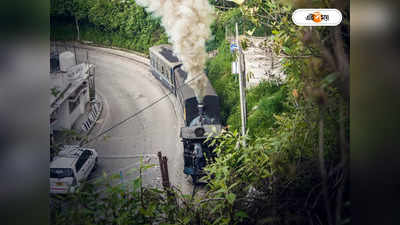 Darjeeling Toy Train : চার দিনে দুবার বেলাইন টয় ট্রেন