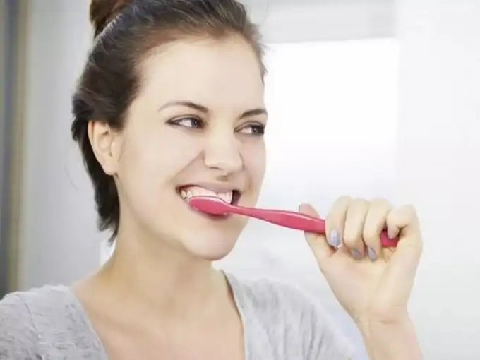 दांतों को सफेद करने के लिए इन बातों का रहे ध्यान