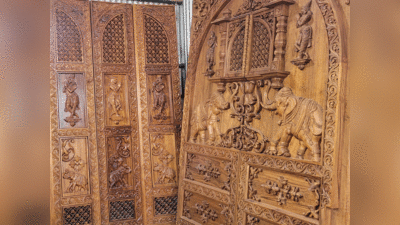 राम मंदिर के स्वर्ण जड़ित दरवाजों पर उकेरीं देवी-देवताओं की आकृतियां, कब से लगने शुरू होंगे?
