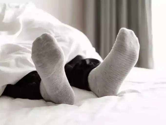 സോക്‌സിട്ട് ഉറങ്ങുന്നതിന്