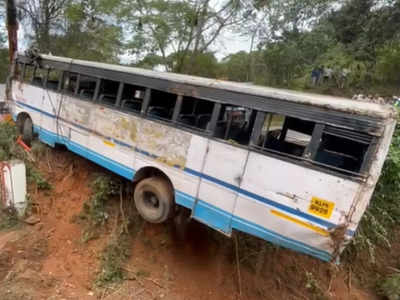 Wayanad Accident: ഏതുനിമിഷവും അപകടമുണ്ടാകാം; വെള്ളാരംകുന്നിൽ തലങ്ങും വിലങ്ങും വളവുകൾ, കൂടെ താഴ്ചയും