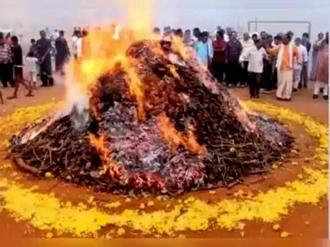 ఏమేం వేస్తారంటే..