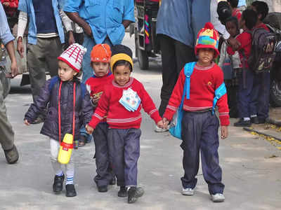 दिल्ली, यूपी सहित उत्तर भारत के राज्यों में कड़ाके की ठंड जारी, जानिए कब तक खुलेंगे स्कूल