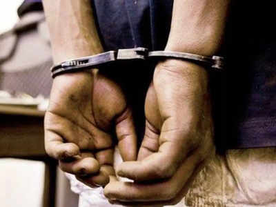 Bihar Teacher Arrest: नशे में बच्चों को पढ़ाने पहुंचे गुरुजी! गांव वालों ने पकड़ा तो मच गया बवाल, जानिए पूरा मामला