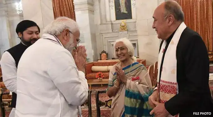 प्रधानमंत्री नरेंद्र मोदी ने ट्वीट किया, डॉ. प्रभा अत्रे जी भारतीय शास्त्रीय संगीत की एक महान हस्ती थीं, जिनके काम की न केवल भारत में बल्कि दुनिया भर में प्रशंसा की गई। उनका जीवन उत्कृष्टता और समर्पण का प्रतीक था। उनके निधन से दुख हुआ। उनके परिवार और प्रशंसकों के प्रति संवेदनाएं।