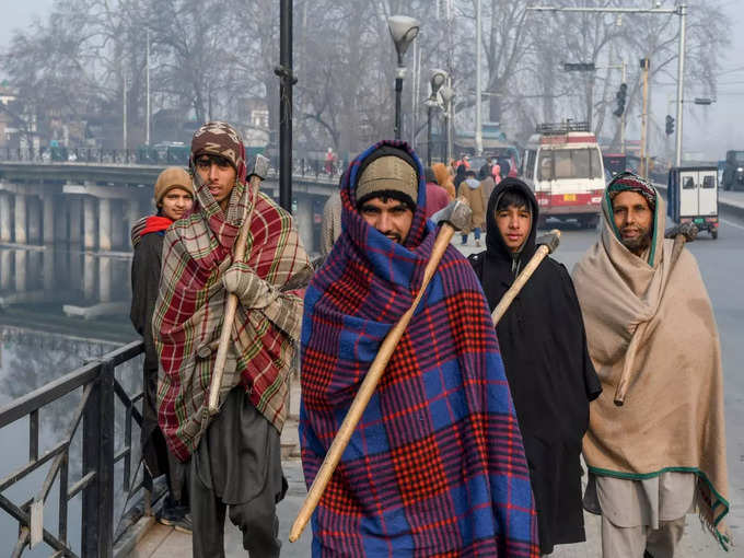 दिल्ली से लेकर जम्मू-कश्मीर में कितनी ठंड