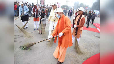 रामलला के आगमन से पहले अयोध्‍या में CM योगी ने झाड़ू लगाकर शुरू किया स्‍वच्‍छता अभियान, लोगों से भी आह्वान