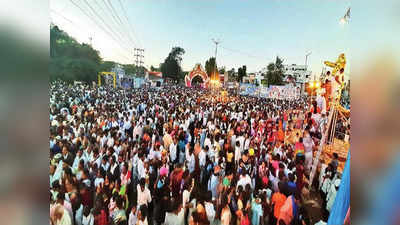 नामविस्तार दिनानिमित्त विद्यापीठाजवळ अलोट भीमसागर, डॉ. बाबासाहेब आंबेडकरांना अनुयायांचे अभिवादन