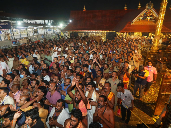 പൊന്നമ്പലമേട്ടിൽ മകരവിളക്ക് ദർശിക്കുന്നവർ